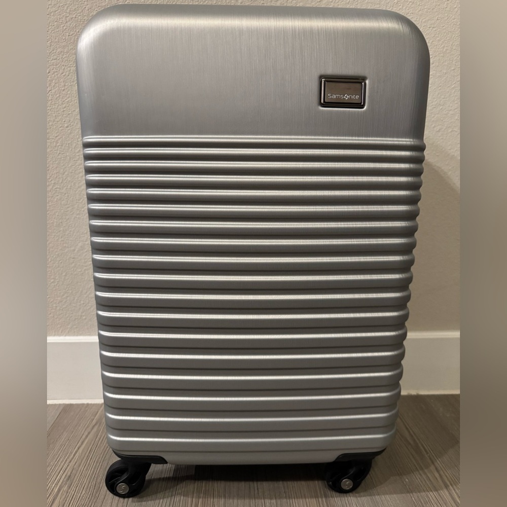 Samsonite Luggage Hardside Carry On New